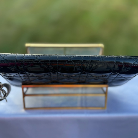 Christian Dior Cannage Patent Leather Zip-Around Wallet – Black
💎 PRISTINE - Picture 5 of 8